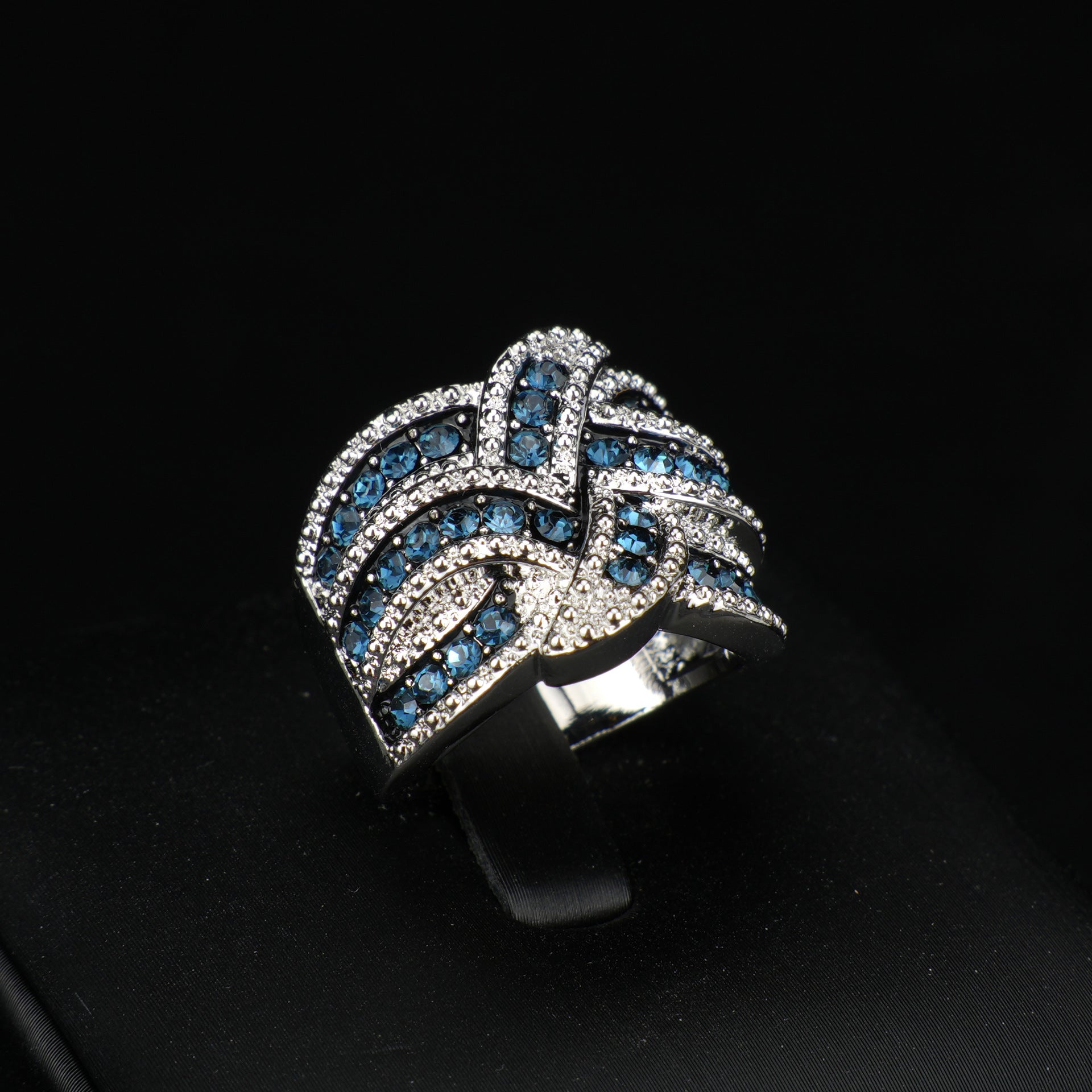 European Retro Platinum Plated Copper Full Inlaid Blue Zircon Ring, Heavy Craft Braided Hollow Out Band, Hot Selling Banquet Hand Jewelry